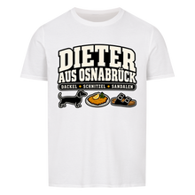 Dieter aus Osnabrück T-Shirt – Dackel, Schnitzel & Sandalen – weiß